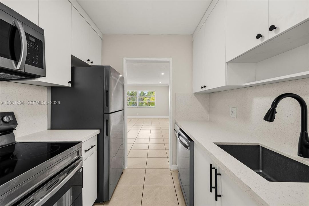 В аренду: $2,250 (2 спален, 1 ванн, 950 Квадратных фут)