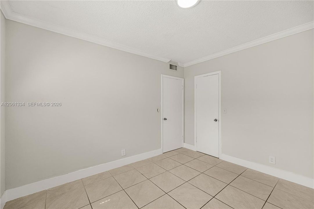 В аренду: $2,250 (2 спален, 1 ванн, 950 Квадратных фут)