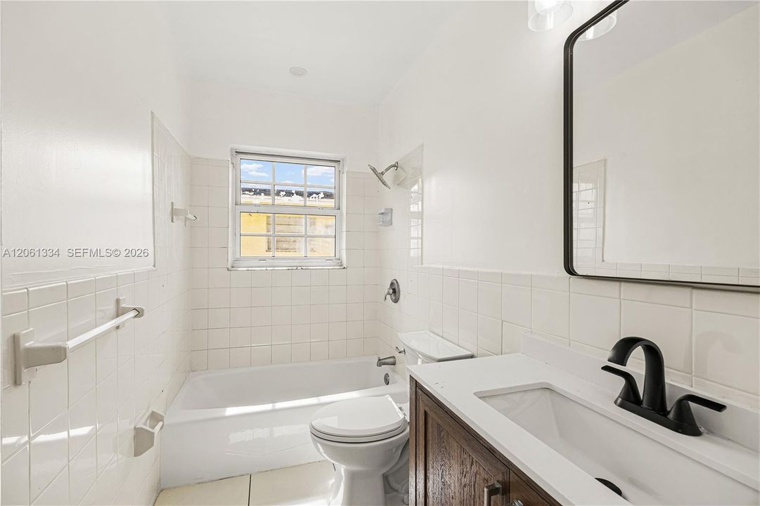 В аренду: $2,250 (2 спален, 1 ванн, 950 Квадратных фут)