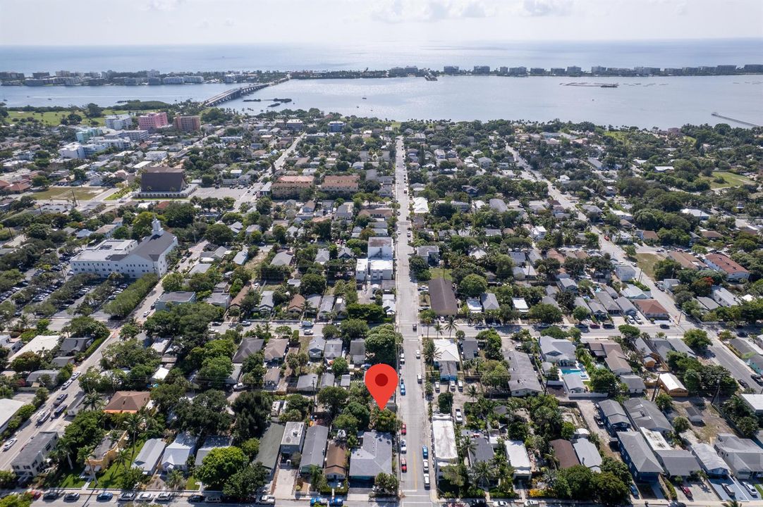 3 BLOCKS TO DOWNTOWN
