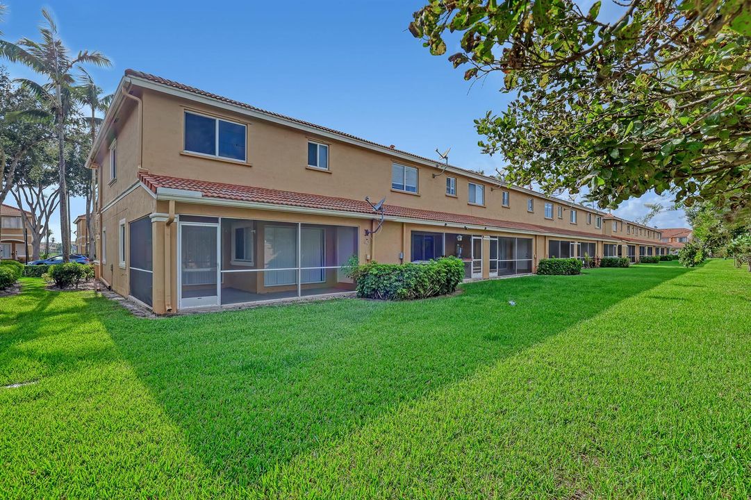 3070 Waddell (26)