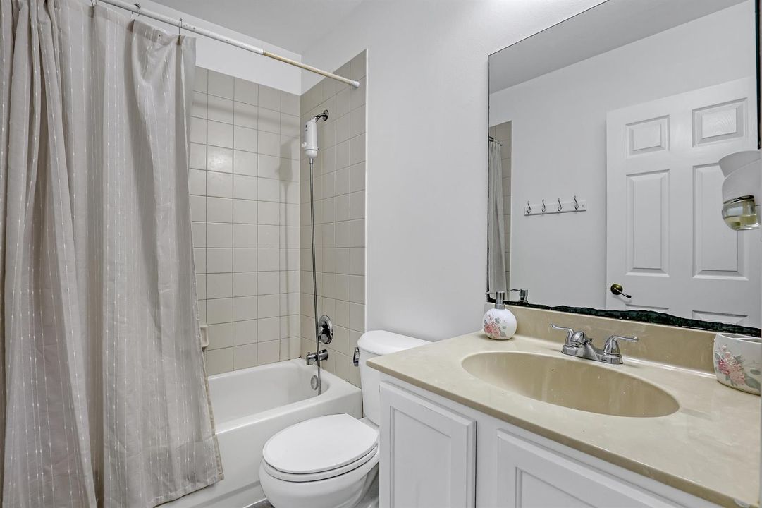 3070 Waddell (22)