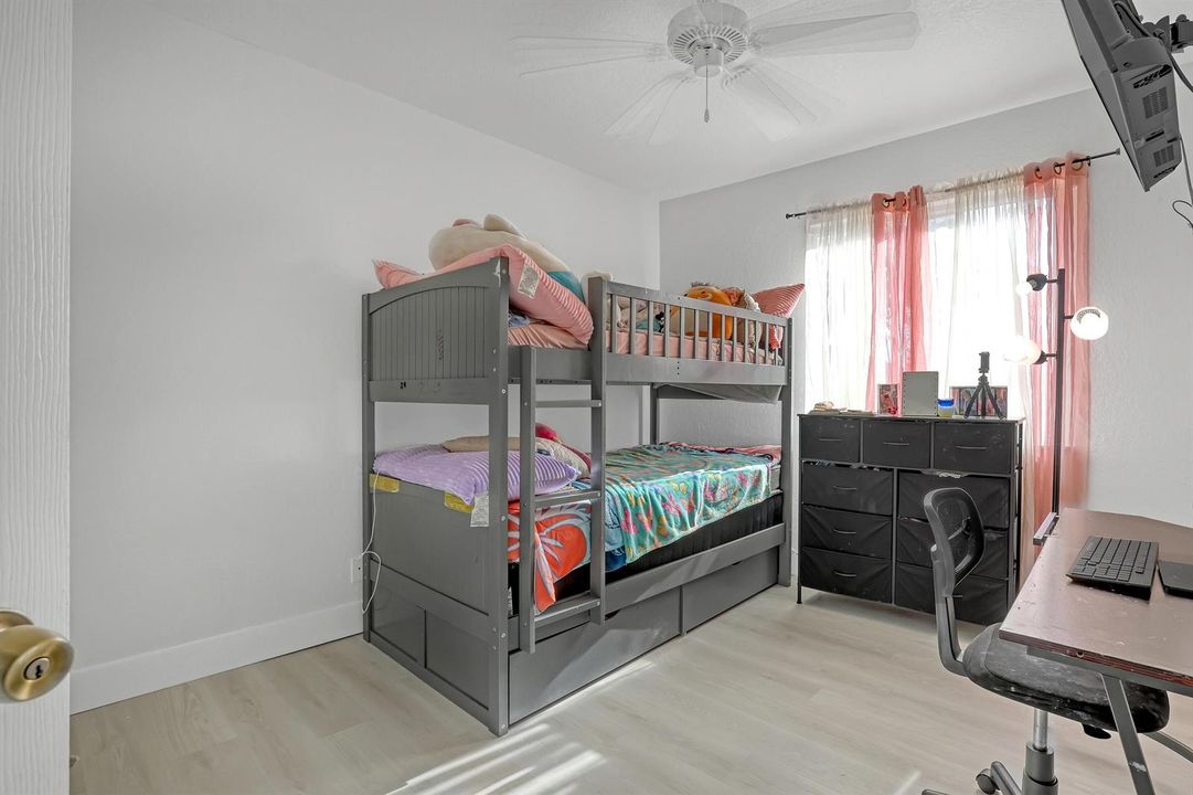 3070 Waddell (20)