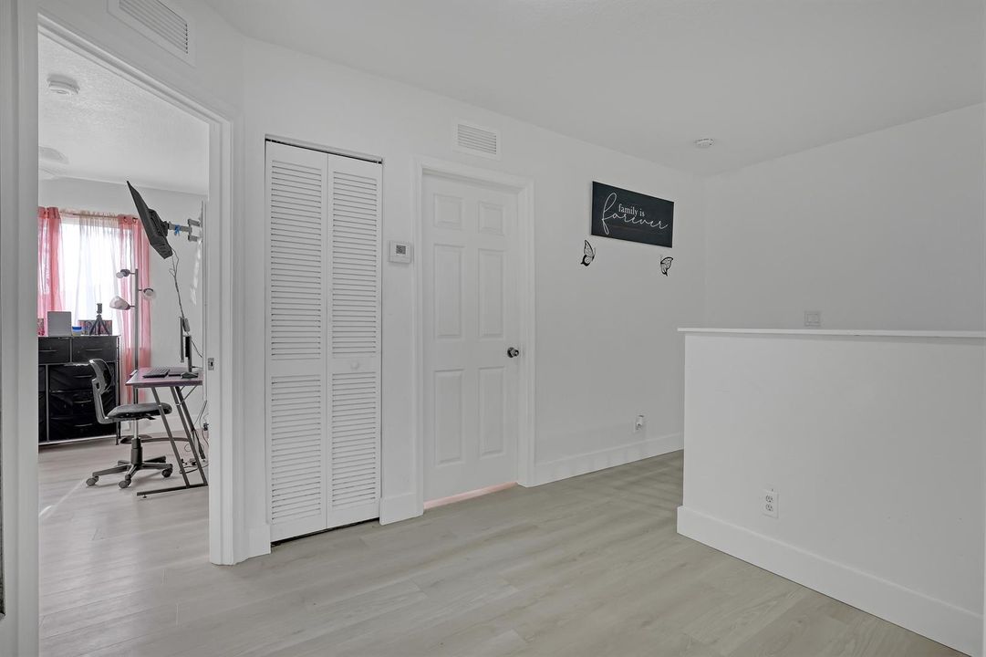3070 Waddell (19)