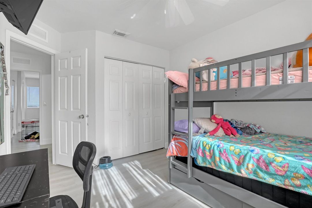3070 Waddell (21)
