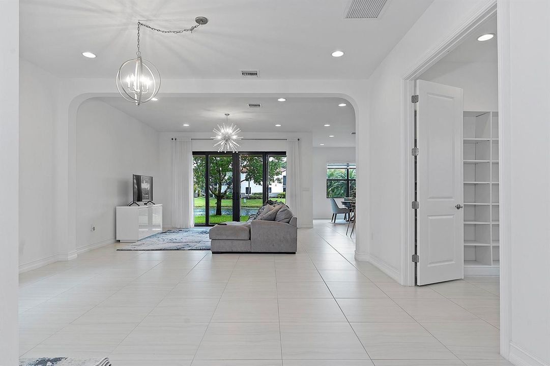 11824 SW 13 Ct Pembroke Pines, Fl 32025