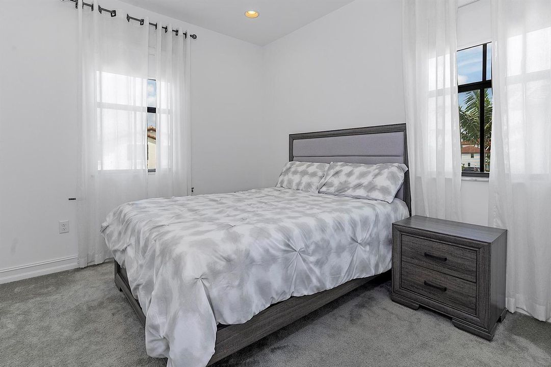 11824 SW 13 Ct Pembroke Pines, Fl 32025