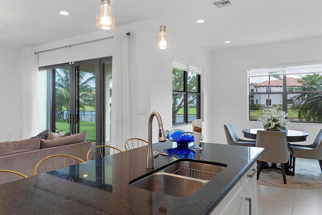 11824 SW 13 Ct Pembroke Pines, Fl 32025