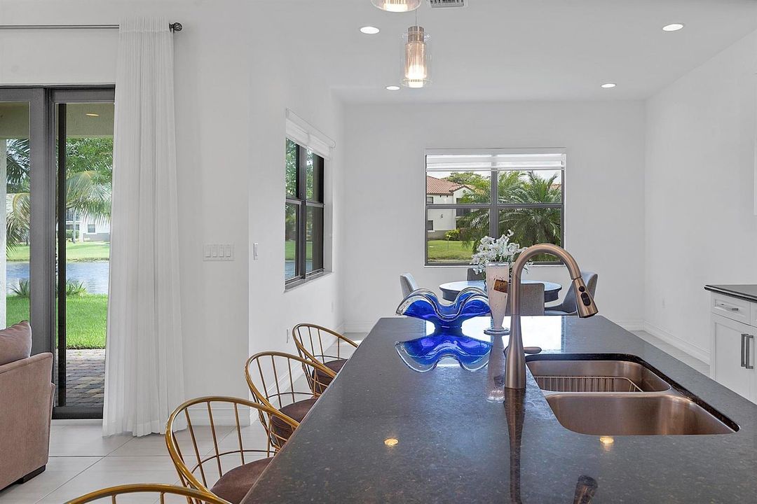 11824 SW 13 Ct Pembroke Pines, Fl 32025