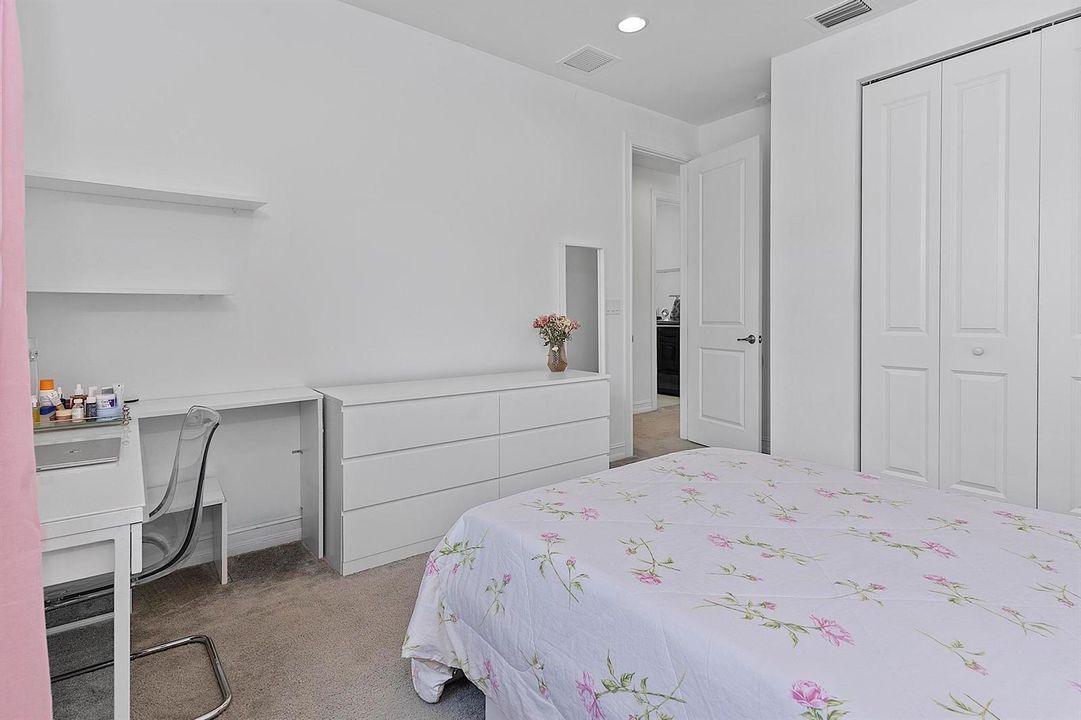 11824 SW 13 Ct Pembroke Pines, Fl 32025