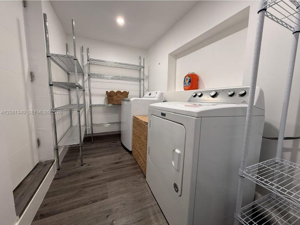 В аренду: $6,000 (3 спален, 2 ванн, 1600 Квадратных фут)