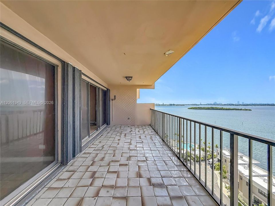 На продажу: $185,000 (2 спален, 3 ванн, 1950 Квадратных фут)