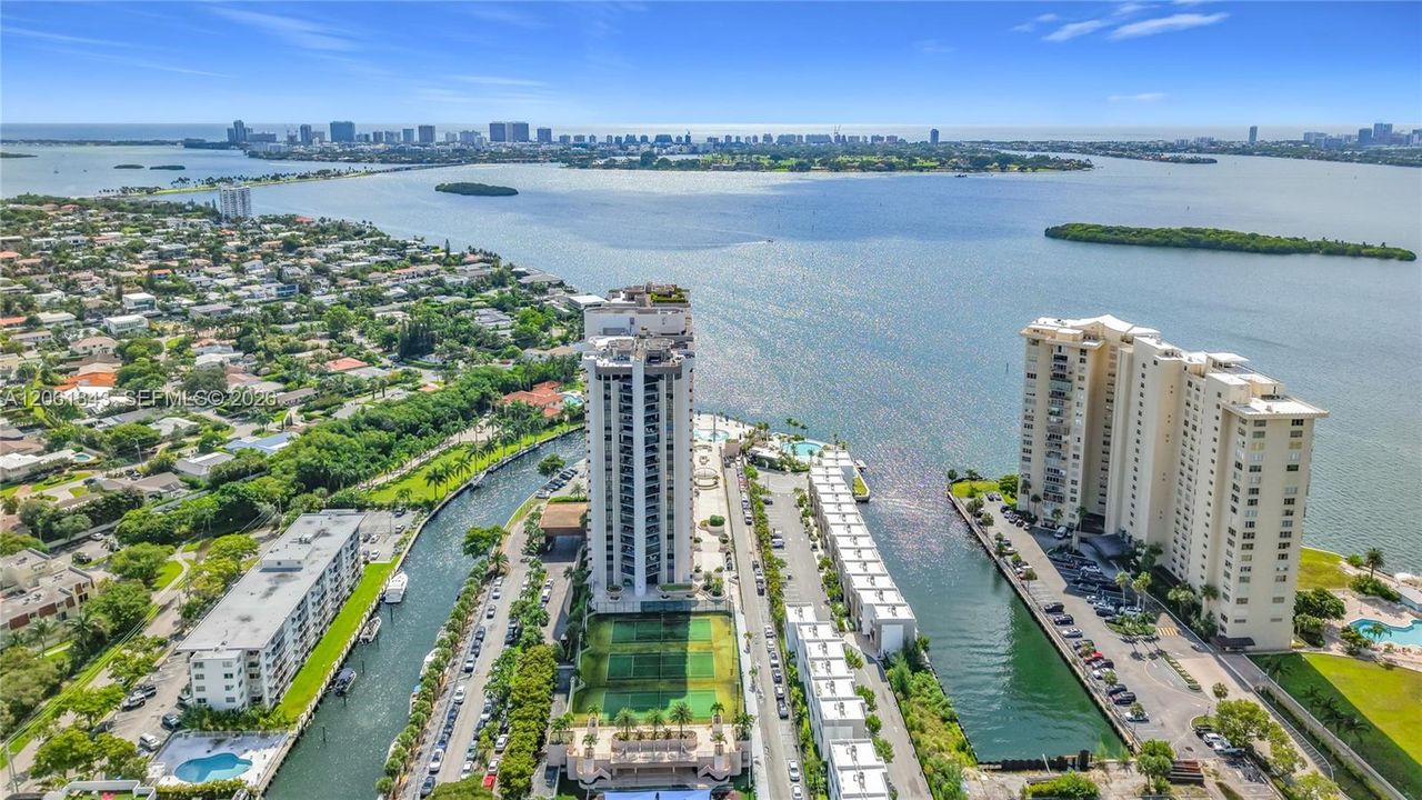 На продажу: $185,000 (2 спален, 3 ванн, 1950 Квадратных фут)