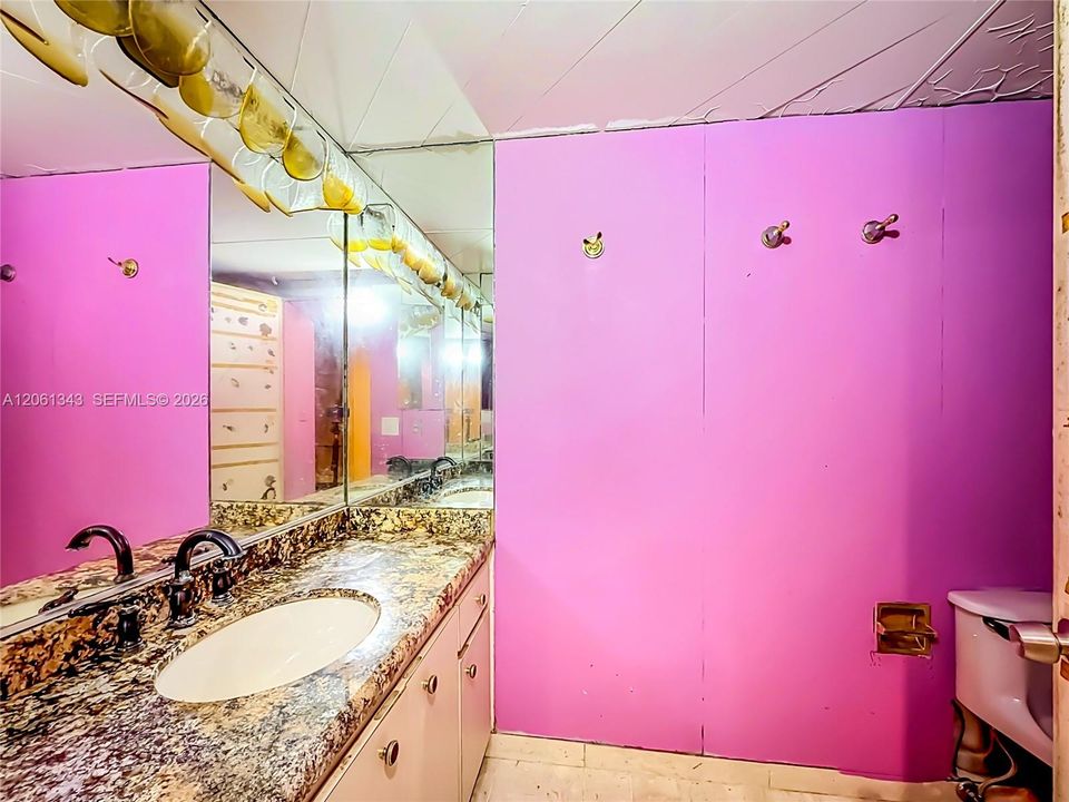 For Sale: $185,000 (2 beds, 3 baths, 1950 Square Feet)