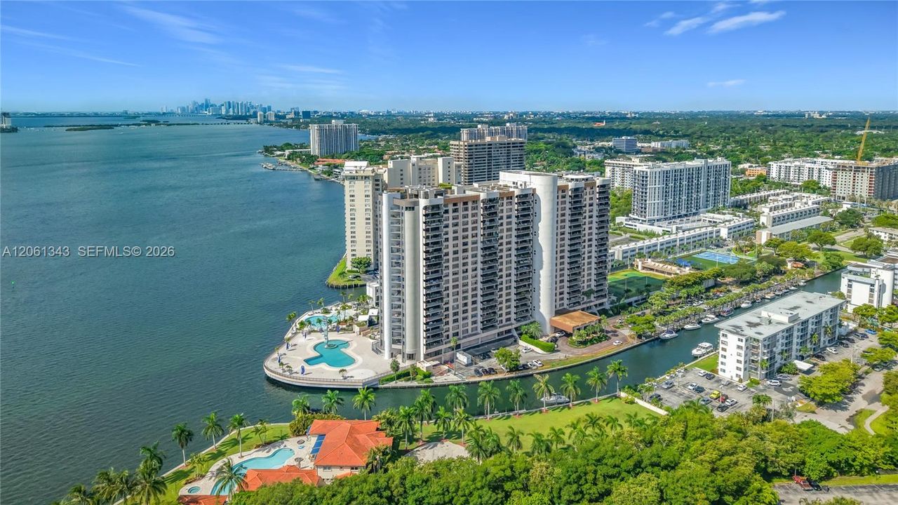 На продажу: $185,000 (2 спален, 3 ванн, 1950 Квадратных фут)