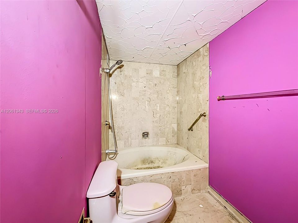 For Sale: $185,000 (2 beds, 3 baths, 1950 Square Feet)