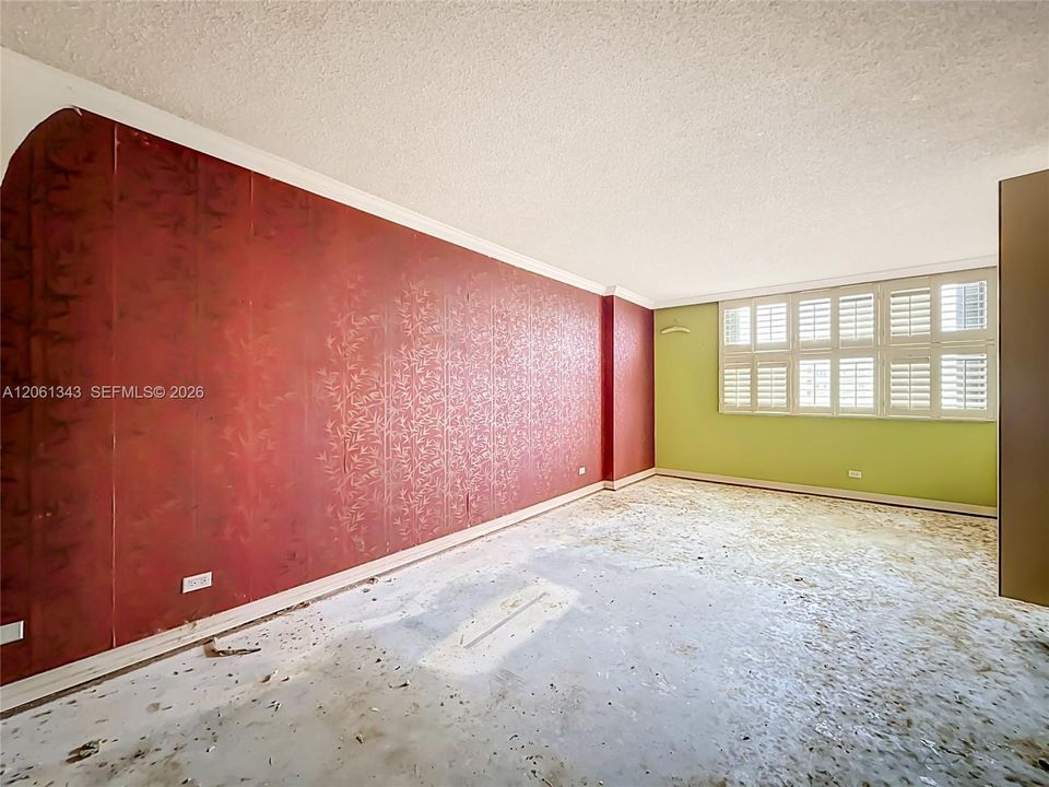 For Sale: $185,000 (2 beds, 3 baths, 1950 Square Feet)