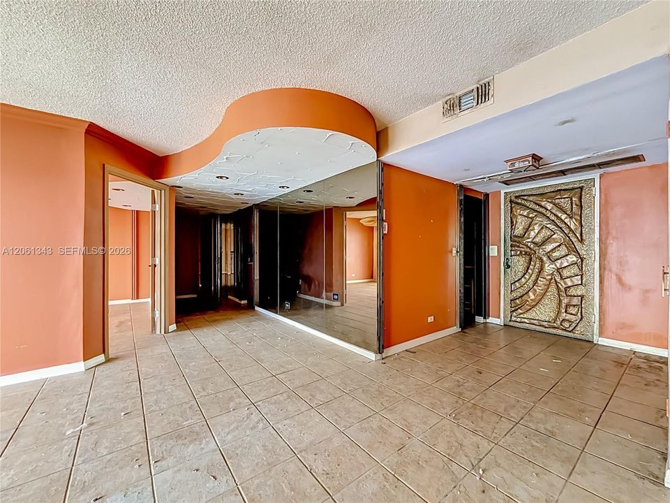 На продажу: $185,000 (2 спален, 3 ванн, 1950 Квадратных фут)