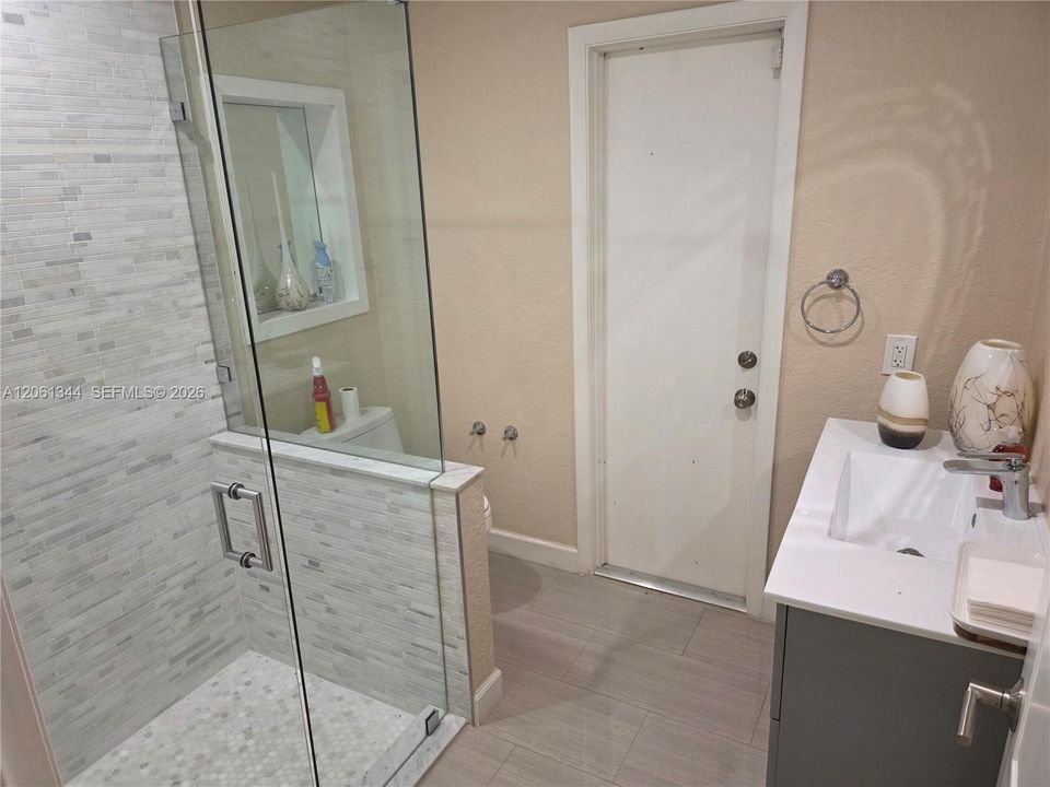 En Venta: $990,000 (4 camas, 3 baños, 1974 Pies cuadrados)
