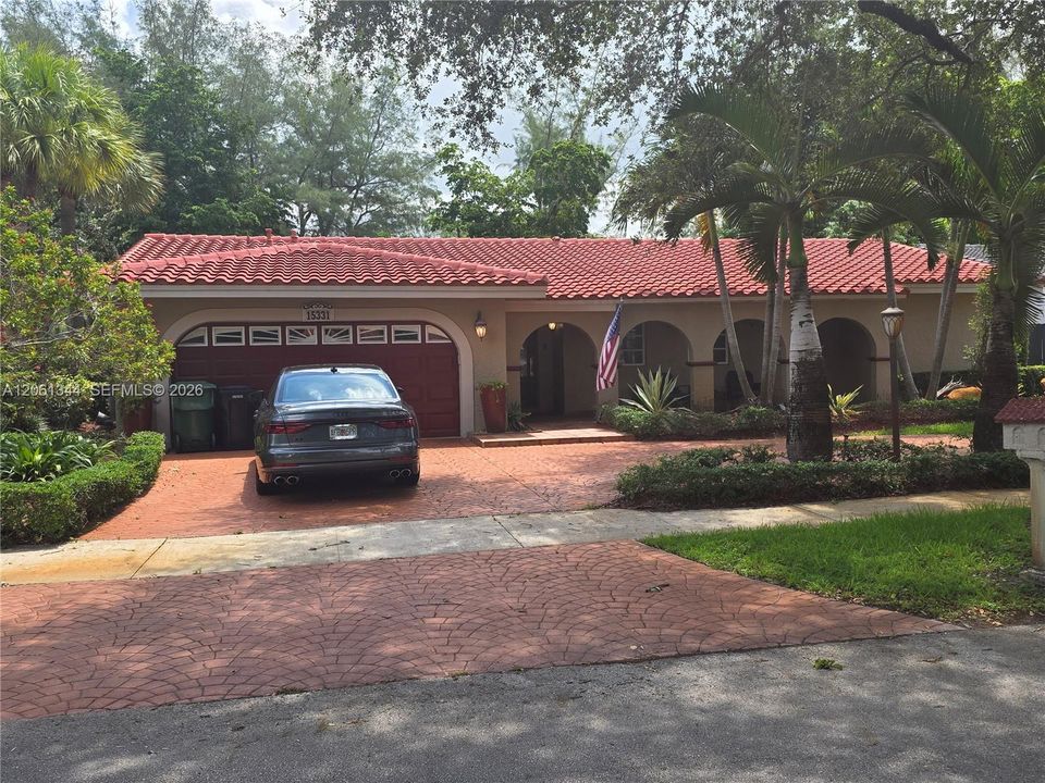 En Venta: $990,000 (4 camas, 3 baños, 1974 Pies cuadrados)
