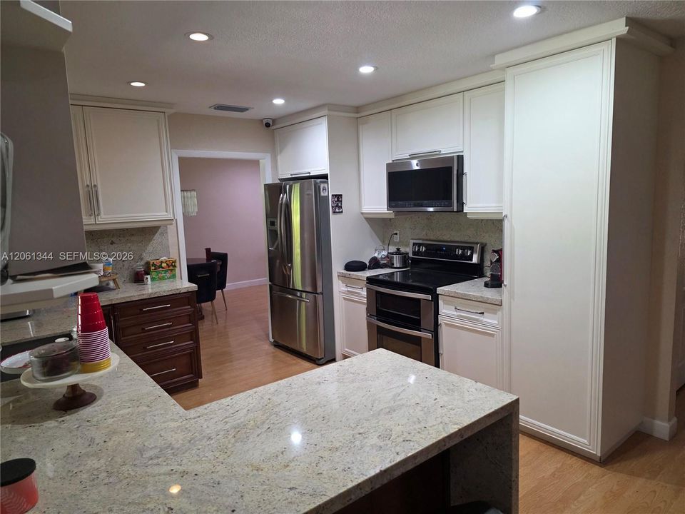 En Venta: $990,000 (4 camas, 3 baños, 1974 Pies cuadrados)