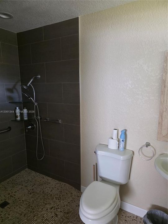 En Venta: $990,000 (4 camas, 3 baños, 1974 Pies cuadrados)