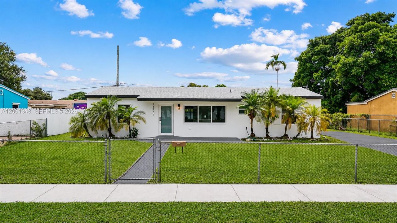 En Venta: $689,000 (5 camas, 3 baños, 2002 Pies cuadrados)