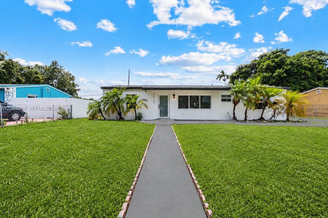 En Venta: $689,000 (5 camas, 3 baños, 2002 Pies cuadrados)