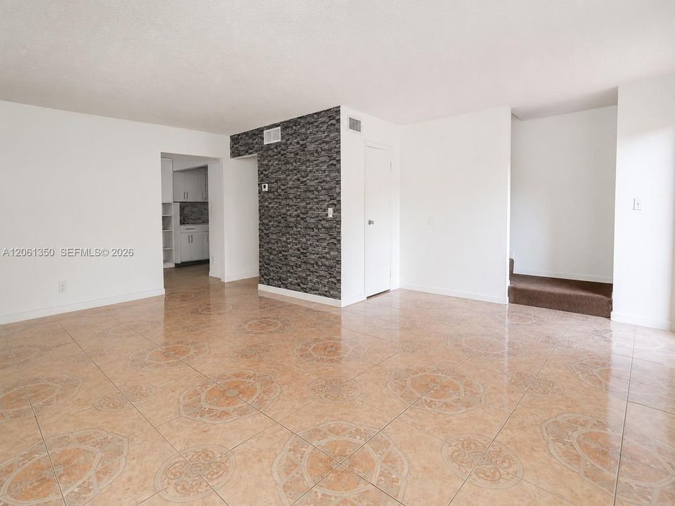 В аренду: $1,850 (2 спален, 2 ванн, 1236 Квадратных фут)