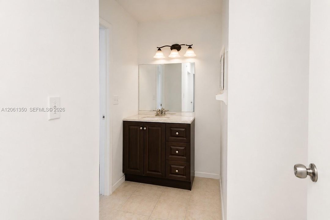 В аренду: $1,850 (2 спален, 2 ванн, 1236 Квадратных фут)
