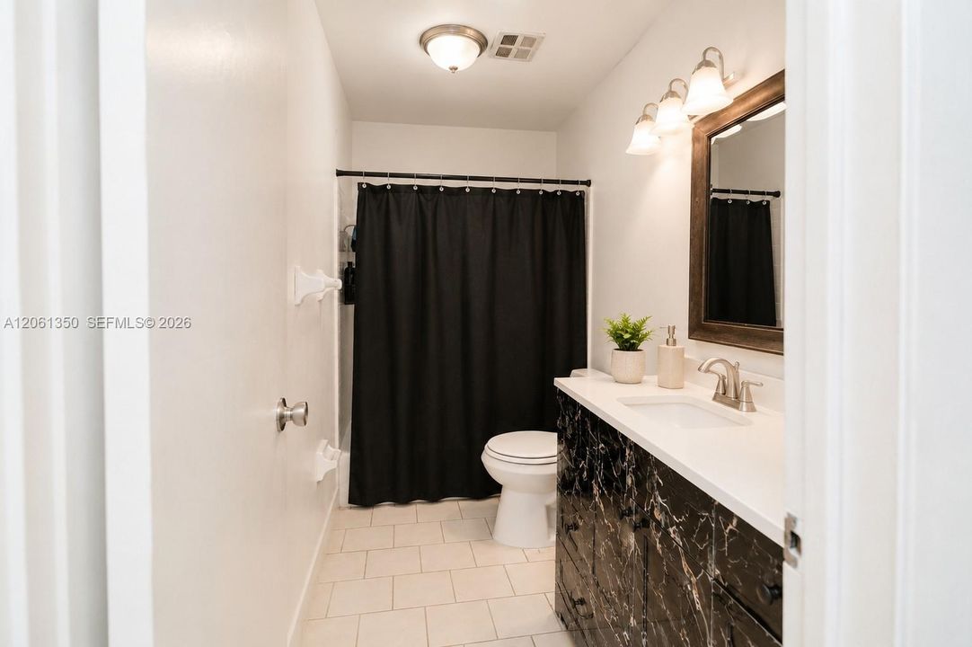 В аренду: $1,850 (2 спален, 2 ванн, 1236 Квадратных фут)