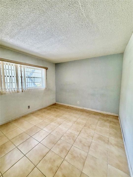 На продажу: $94,900 (2 спален, 2 ванн, 944 Квадратных фут)