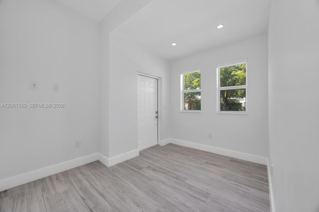 В аренду: $2,950 (2 спален, 1 ванн, 750 Квадратных фут)