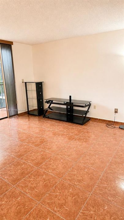 В аренду: $2,500 (2 спален, 2 ванн, 1030 Квадратных фут)