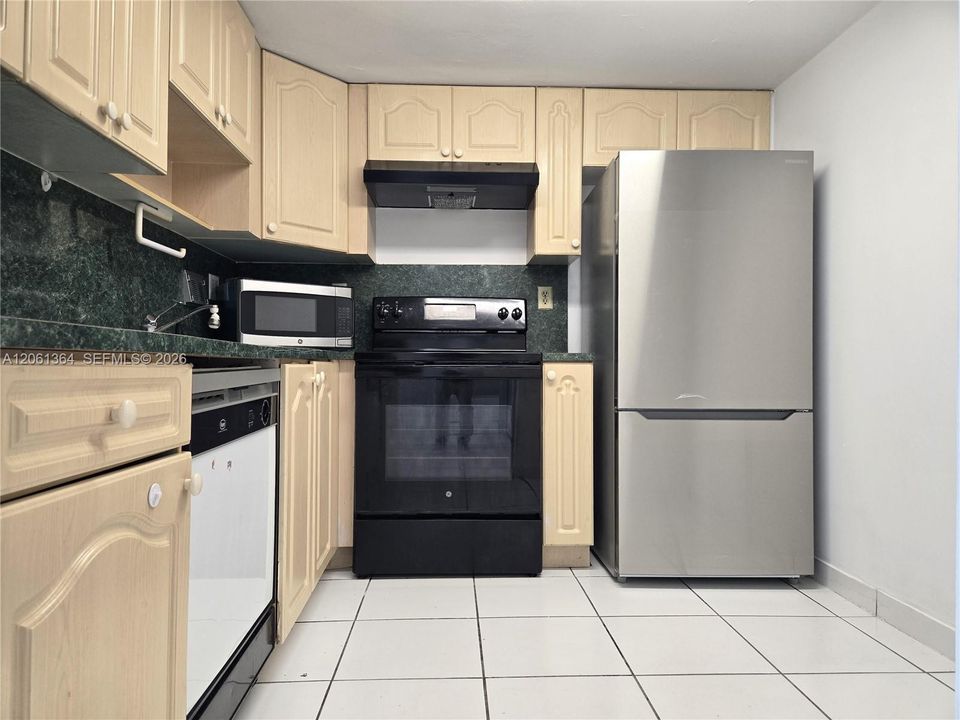 For Rent: $2,100 (2 beds, 2 baths, 850 Square Feet)