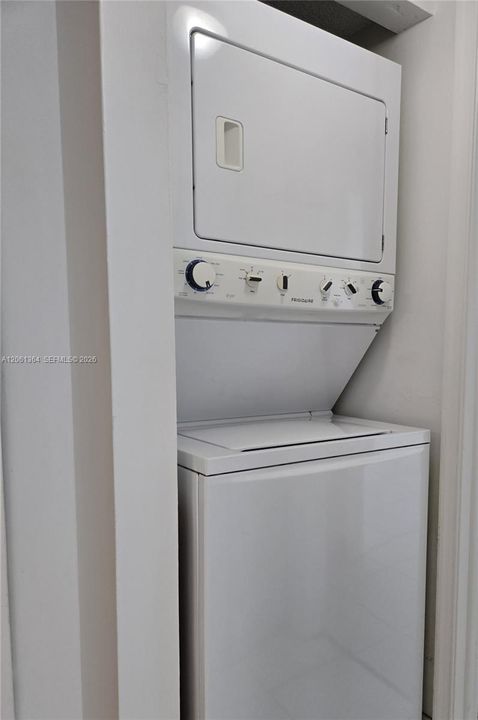 For Rent: $2,100 (2 beds, 2 baths, 850 Square Feet)