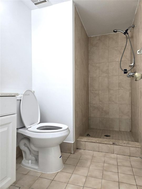 For Rent: $2,100 (2 beds, 2 baths, 850 Square Feet)
