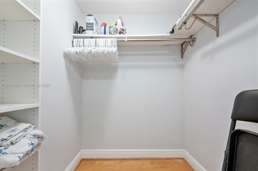 For Rent: $4,600 (2 beds, 2 baths, 1040 Square Feet)