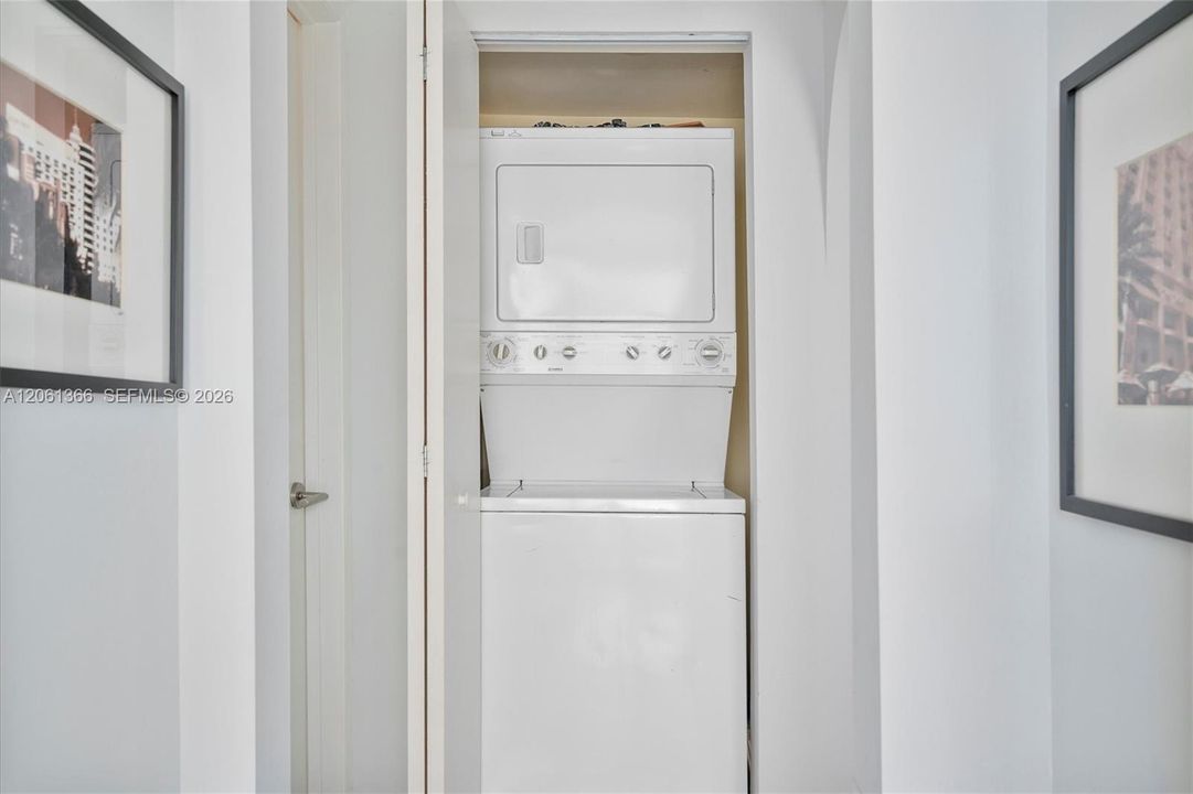 For Rent: $4,600 (2 beds, 2 baths, 1040 Square Feet)