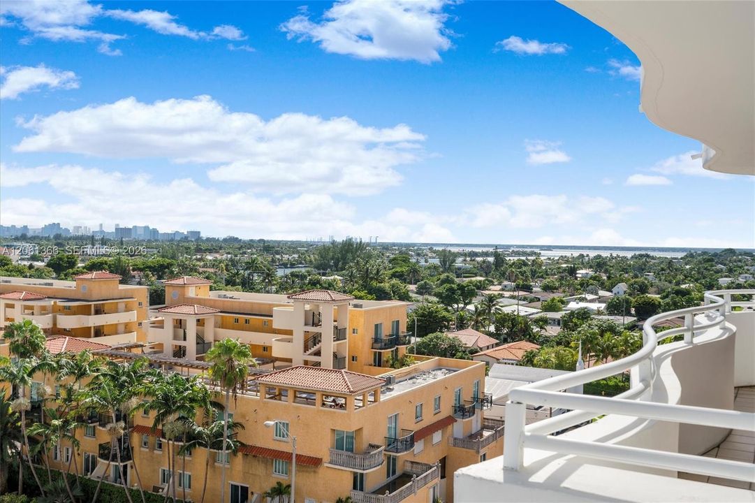 For Rent: $4,600 (2 beds, 2 baths, 1040 Square Feet)