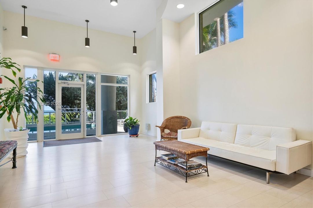 For Rent: $4,600 (2 beds, 2 baths, 1040 Square Feet)