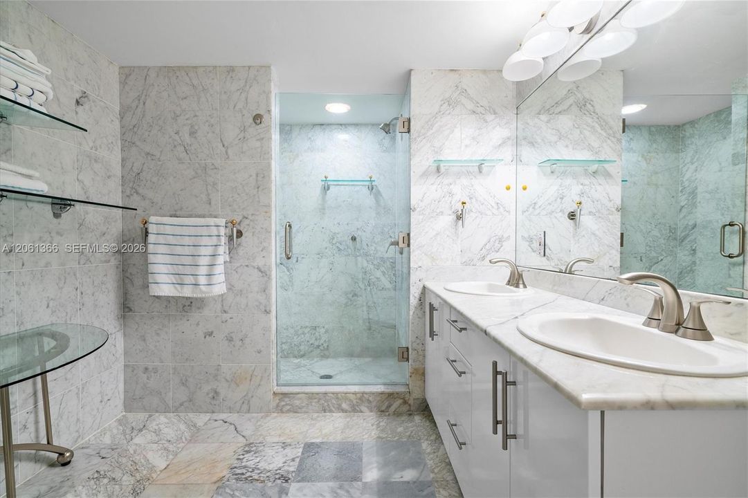 For Rent: $4,600 (2 beds, 2 baths, 1040 Square Feet)