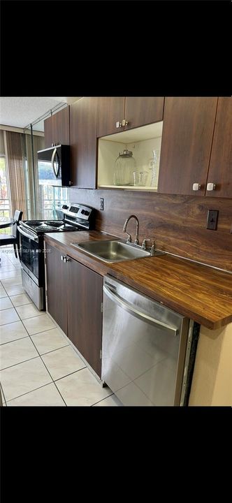 На продажу: $350,000 (2 спален, 1 ванн, 777 Квадратных фут)