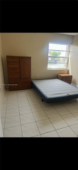 На продажу: $350,000 (2 спален, 1 ванн, 777 Квадратных фут)