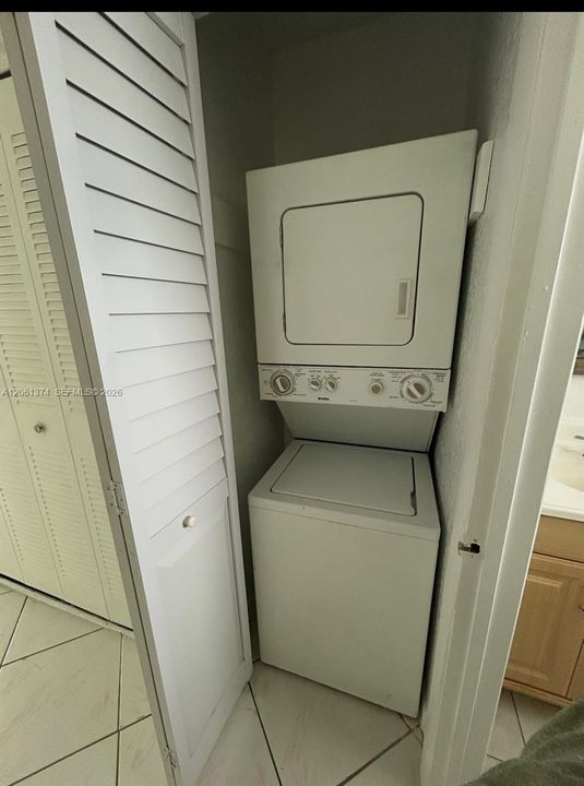 В аренду: $2,300 (2 спален, 2 ванн, 1135 Квадратных фут)