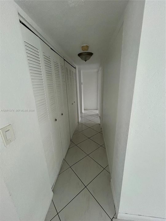 В аренду: $2,300 (2 спален, 2 ванн, 1135 Квадратных фут)