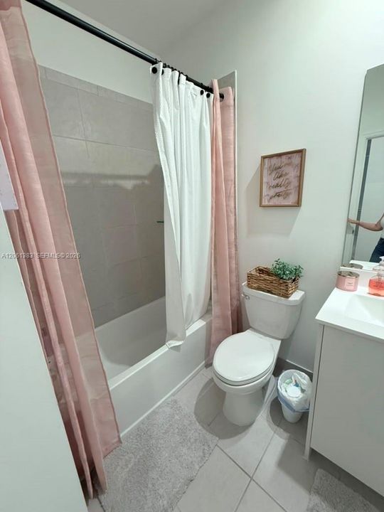 В аренду: $3,600 (3 спален, 2 ванн, 1812 Квадратных фут)