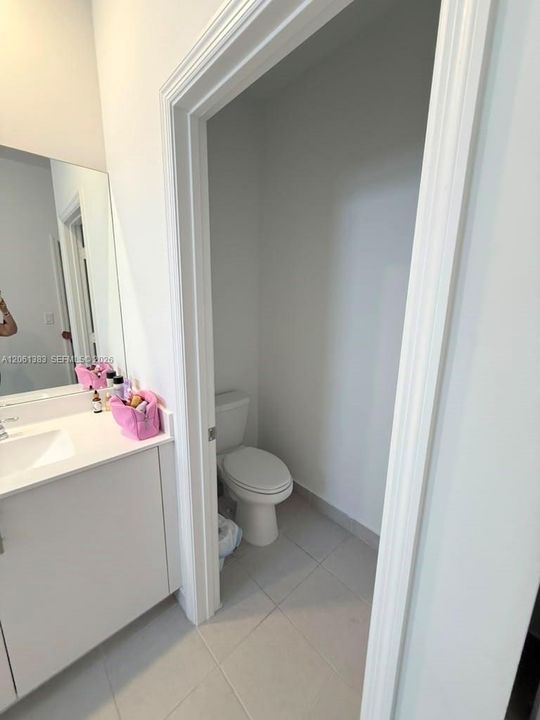 В аренду: $3,600 (3 спален, 2 ванн, 1812 Квадратных фут)