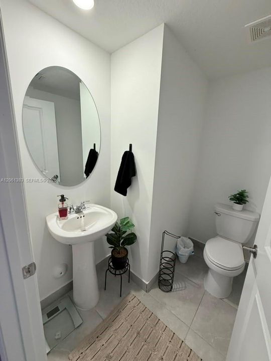 В аренду: $3,600 (3 спален, 2 ванн, 1812 Квадратных фут)