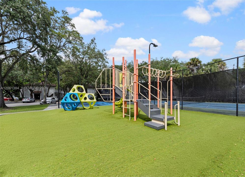 En Venta: $182,000 (2 camas, 2 baños, 1252 Pies cuadrados)